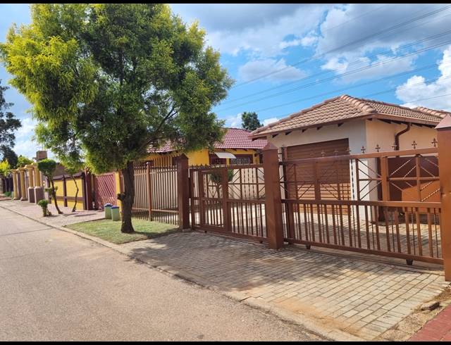 3 BEDROOM HOUSE FOR SALE IN SOSHANGUVE VV